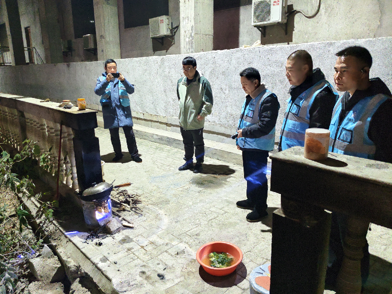 洞口县救助管理站开展低温雨雪天气救助行动